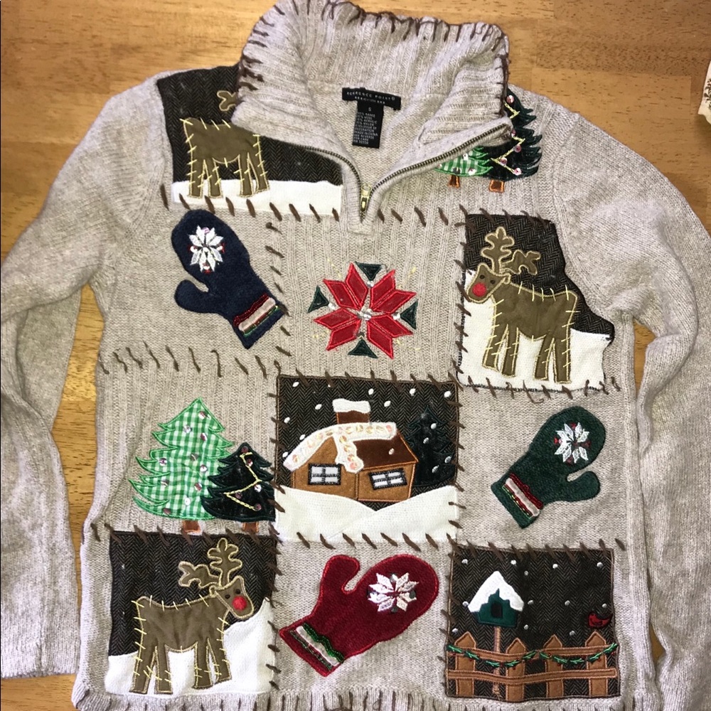 CHRISTMAS APPLIQUÉ SWEATER. Sz Small.. GUC!!